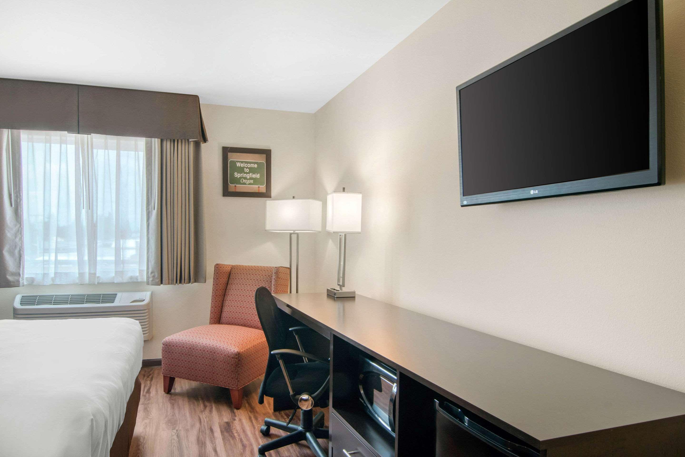 Econo Lodge Inn & Suites Springfield Eksteriør bilde
